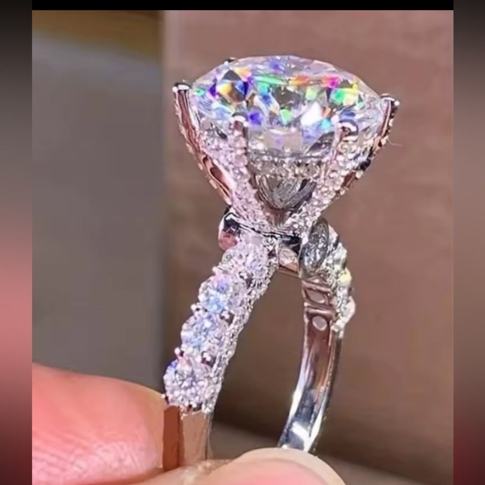 White Topaz Halo Engagement Ring - White Gold - Picture 4 of 4